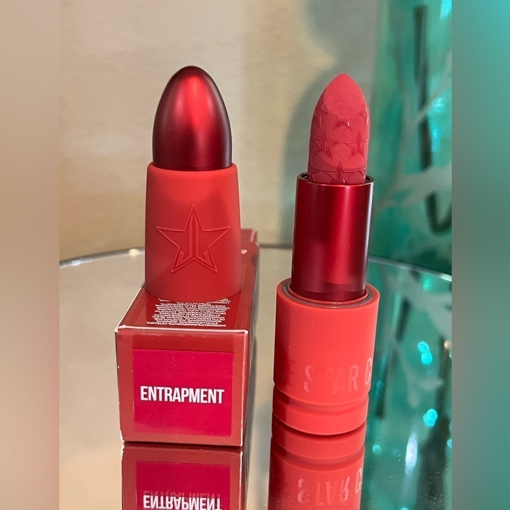 Jeffree Star Velvet Trap lipstick in color Entrapment. New!